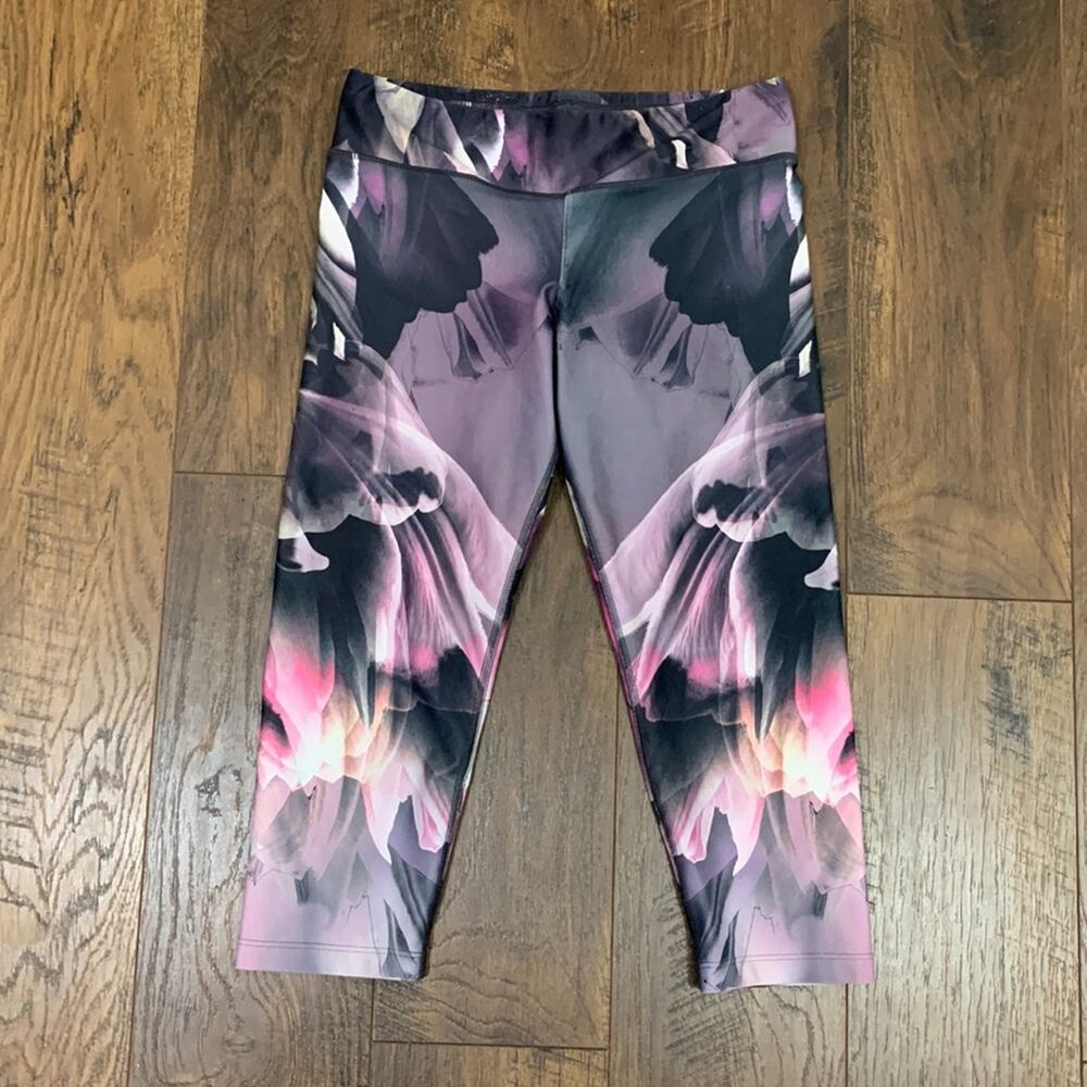 NUX Floral Gray/Purple/Pink Crop Capris Legging